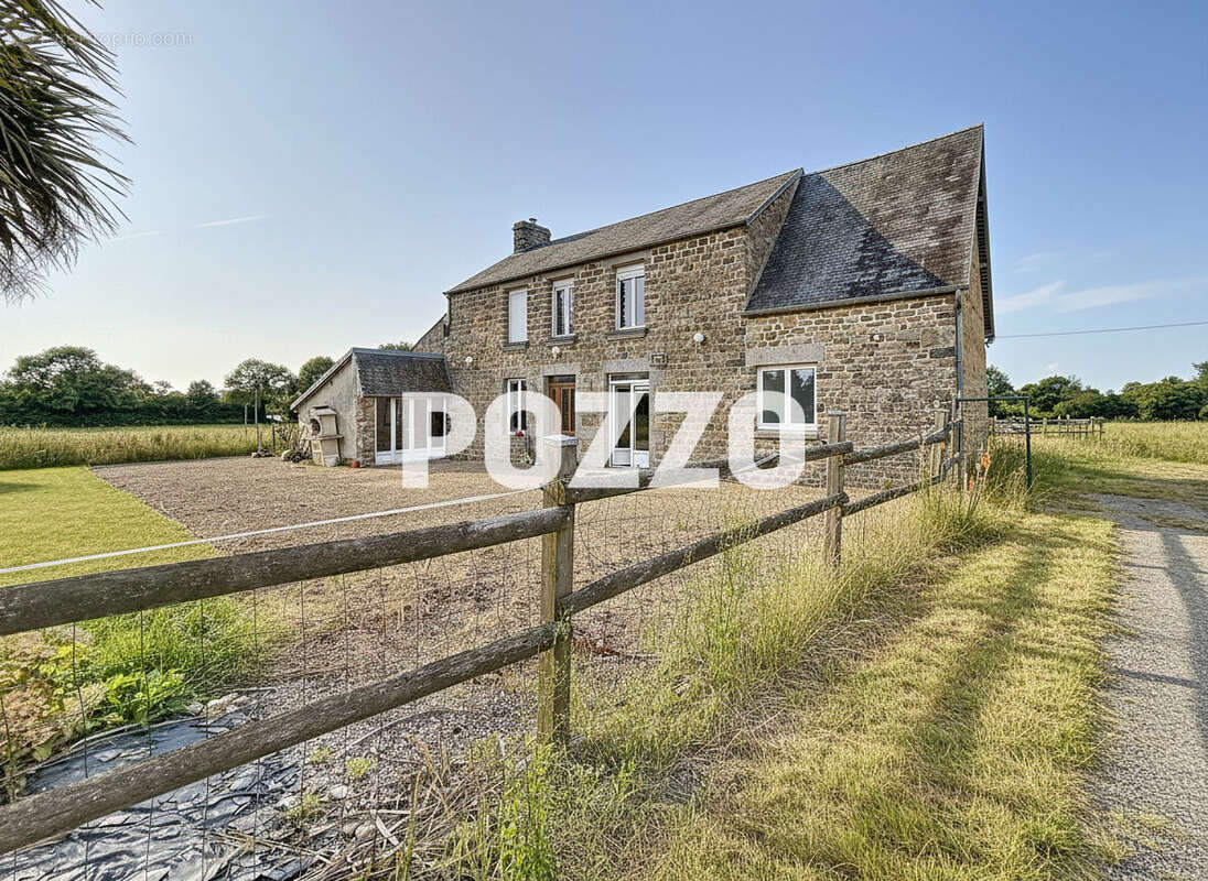 Maison à CHAMPCERVON