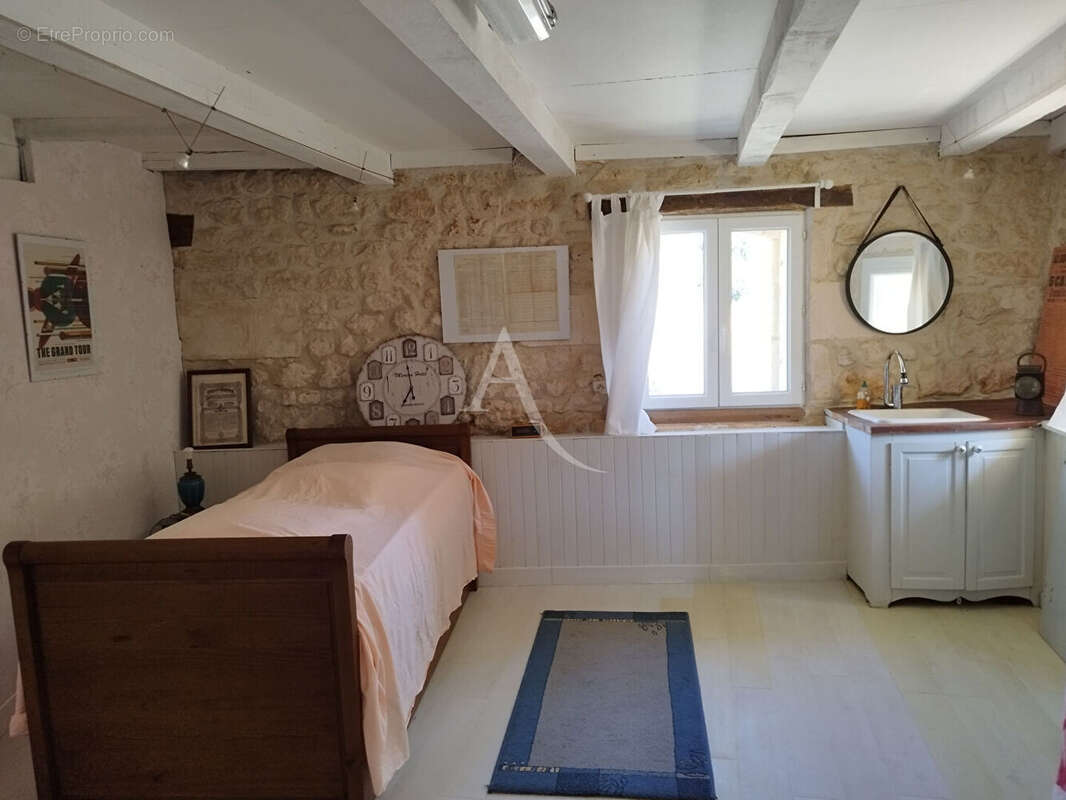 Charentaise de plain pied 4 chambres avec piscine. - photo 13