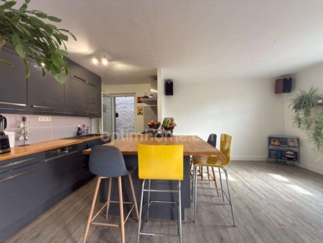 SAINT CYR SOUS DOURDAN. Maison de charme rénovée 120 m² – Suite parentale – Garage – Dépendances – Jardin 424 m² – Terrasse 35 m - photo 3