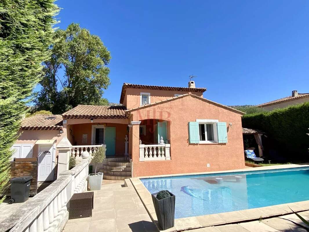 Chateauneuf le rouge chaleureuse maison familiale  commodites a pied - photo 6