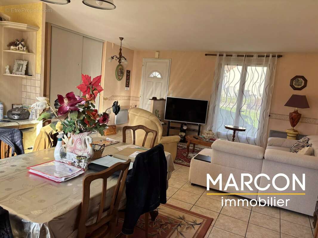 Maison à SAINT-PIERRE-DE-FURSAC