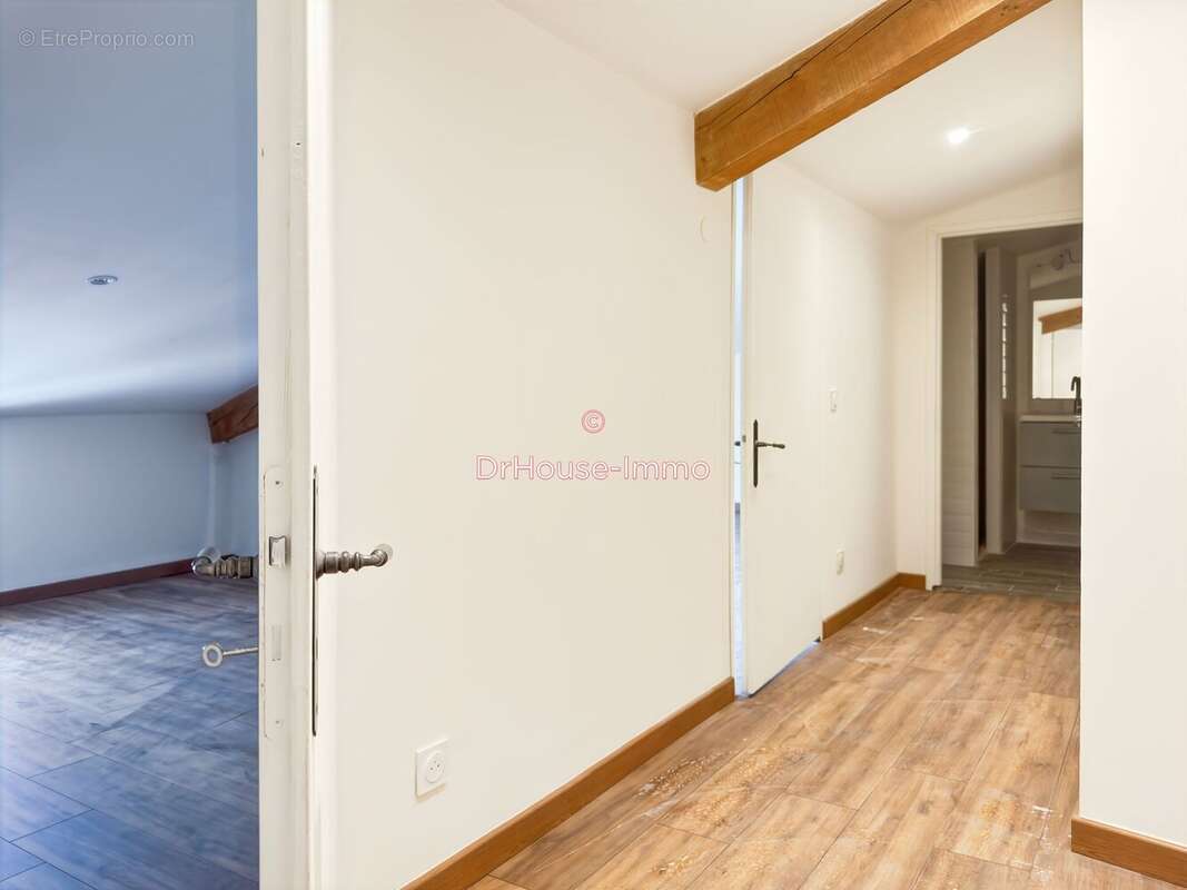 Appartement à COTIGNAC