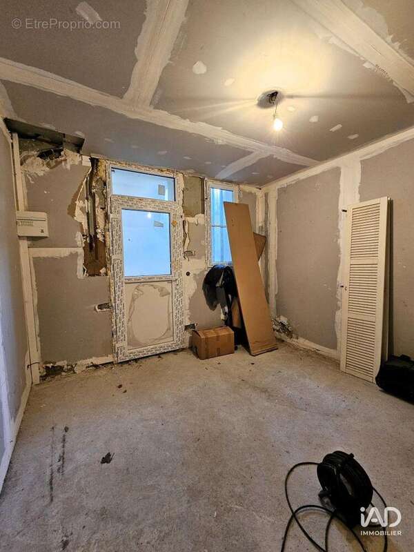 Photo 9 - Commerce à CACHAN