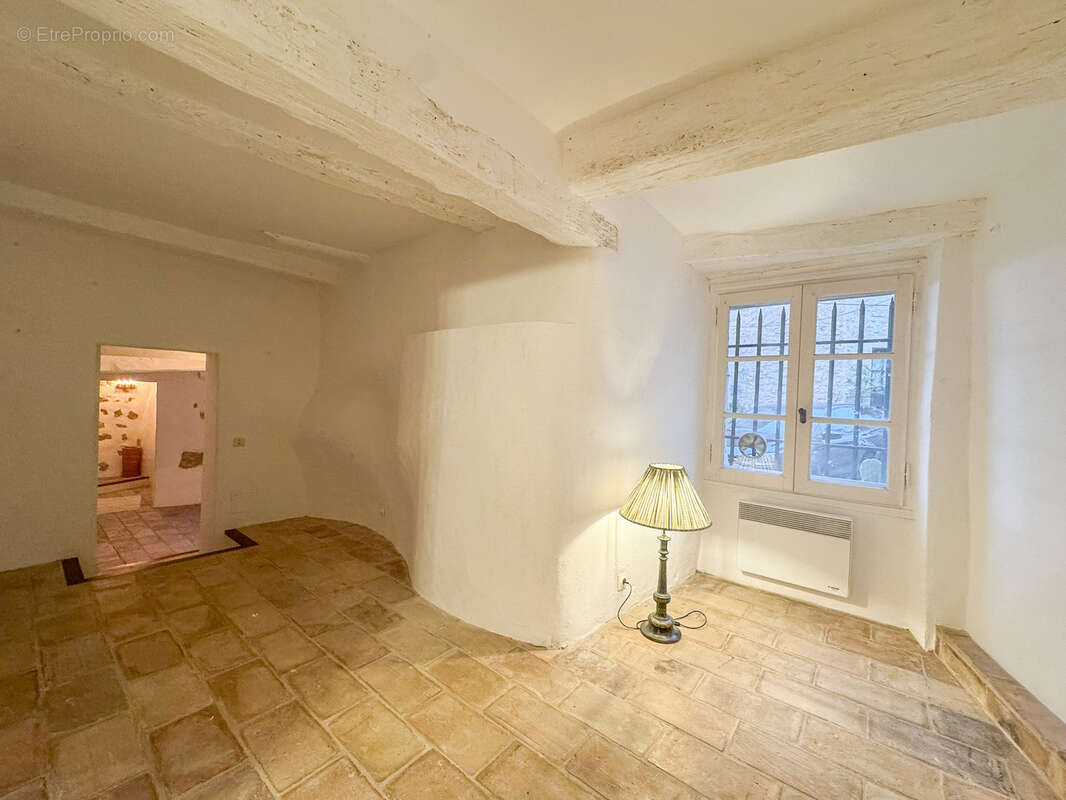 Maison à CHATEAUNEUF-GRASSE