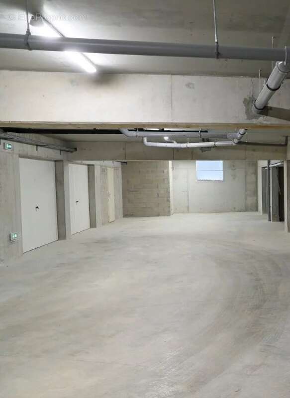 Parking à SANARY-SUR-MER