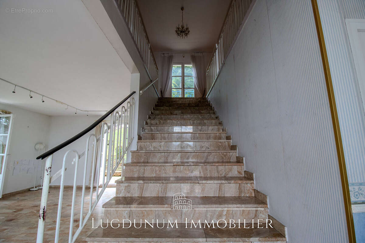 Maison à SAINT-CYR-AU-MONT-D'OR