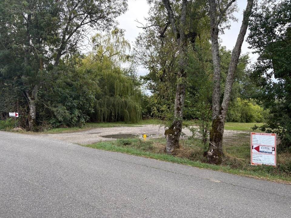 Terrain à MONTASTRUC-LA-CONSEILLERE
