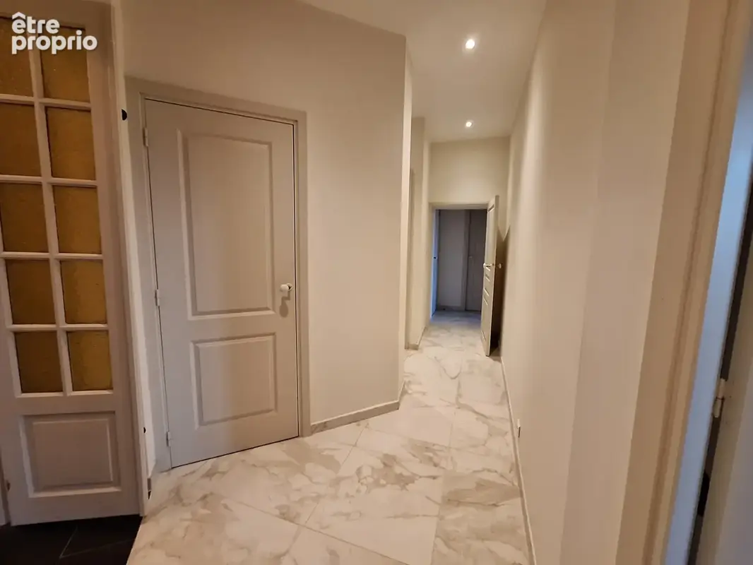F4 de 167m2 place Foch - photo 12