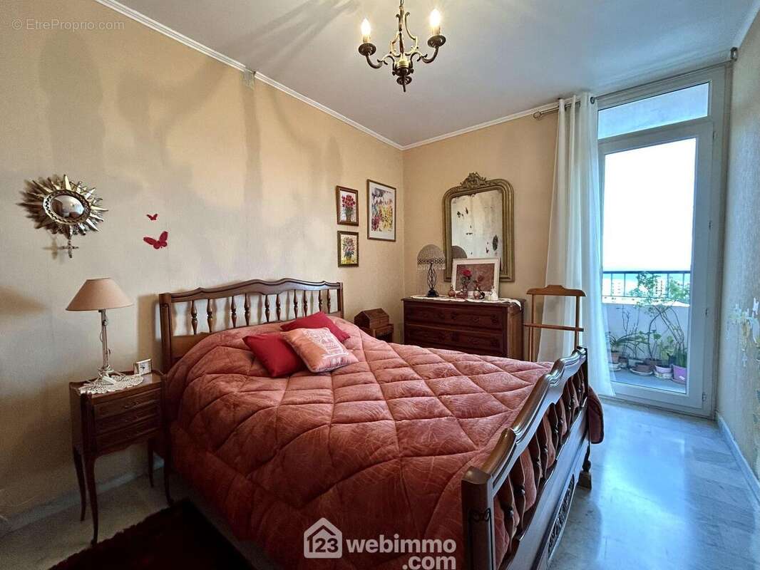 Chambre de 12 m2 - Appartement à BASTIA
