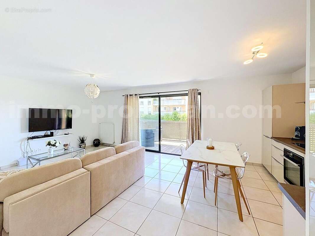 Appartement_veigy_foncenex_3_pièces_proche_commerce_bus_exterieur_proche_douane_suisse_geneve_salon_