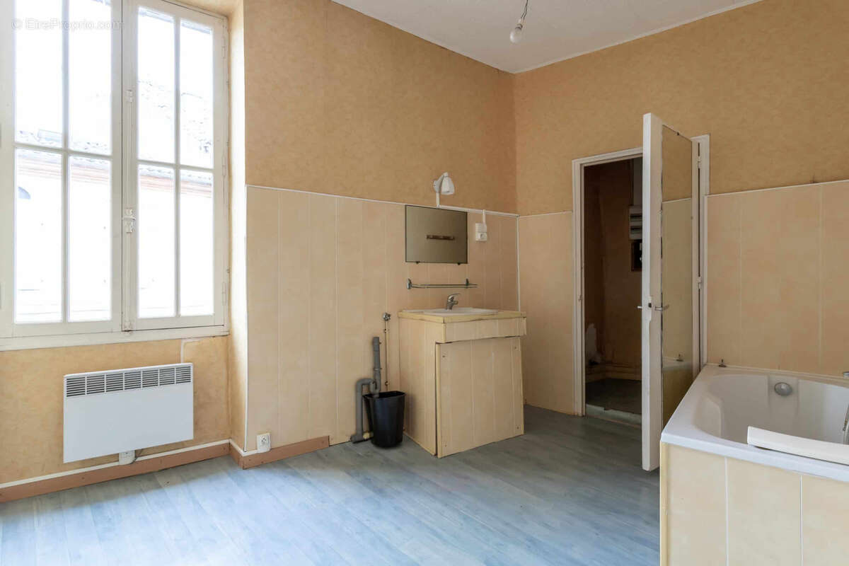 Commercial premises with accommodation - photo 13