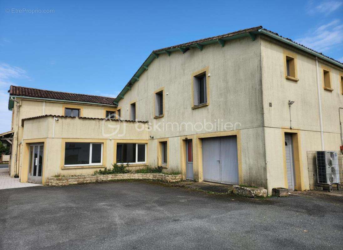 Appartement à CHENAY