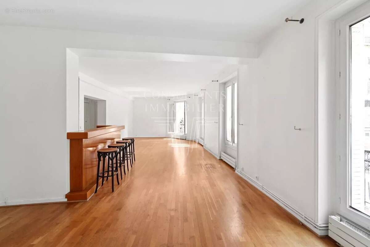 Appartement à PARIS-17E