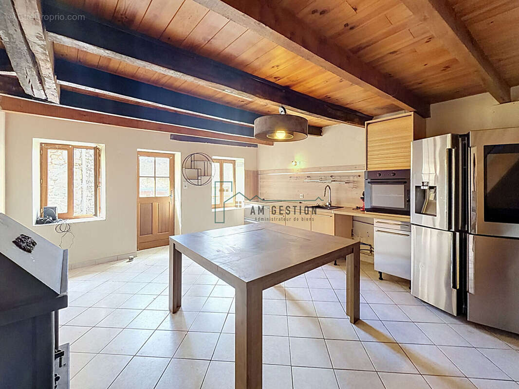 Maison rénovée - secteur calme - photo 2