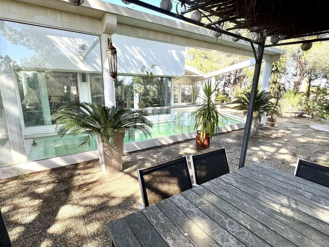 Maison à VESTRIC-ET-CANDIAC