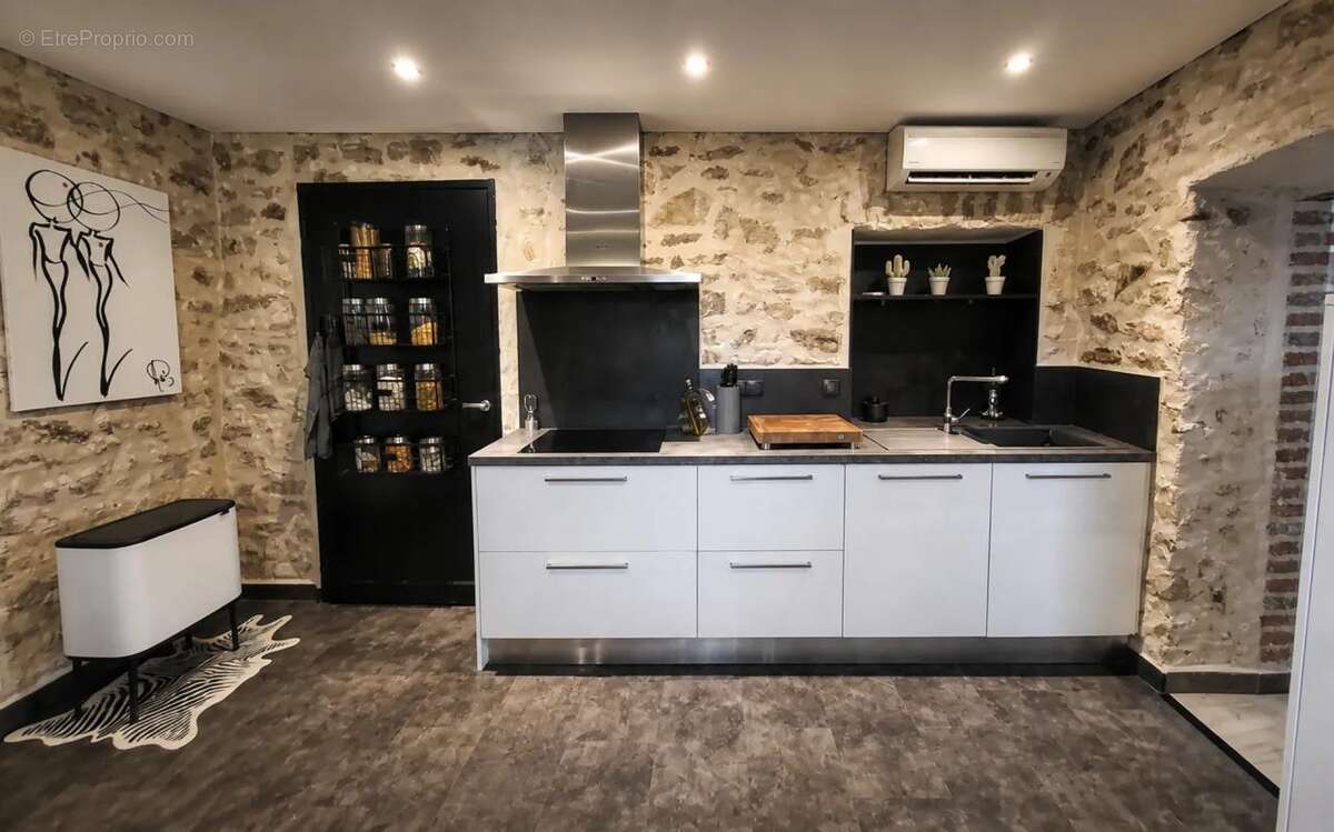 Maison de 10 pièces de 196 m² à Saint-Paul-le-Jeune - photo 10