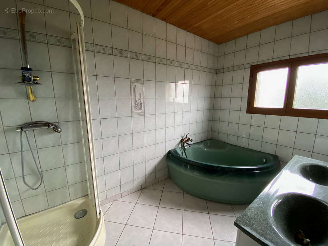 Commerce à FLAMETS-FRETILS