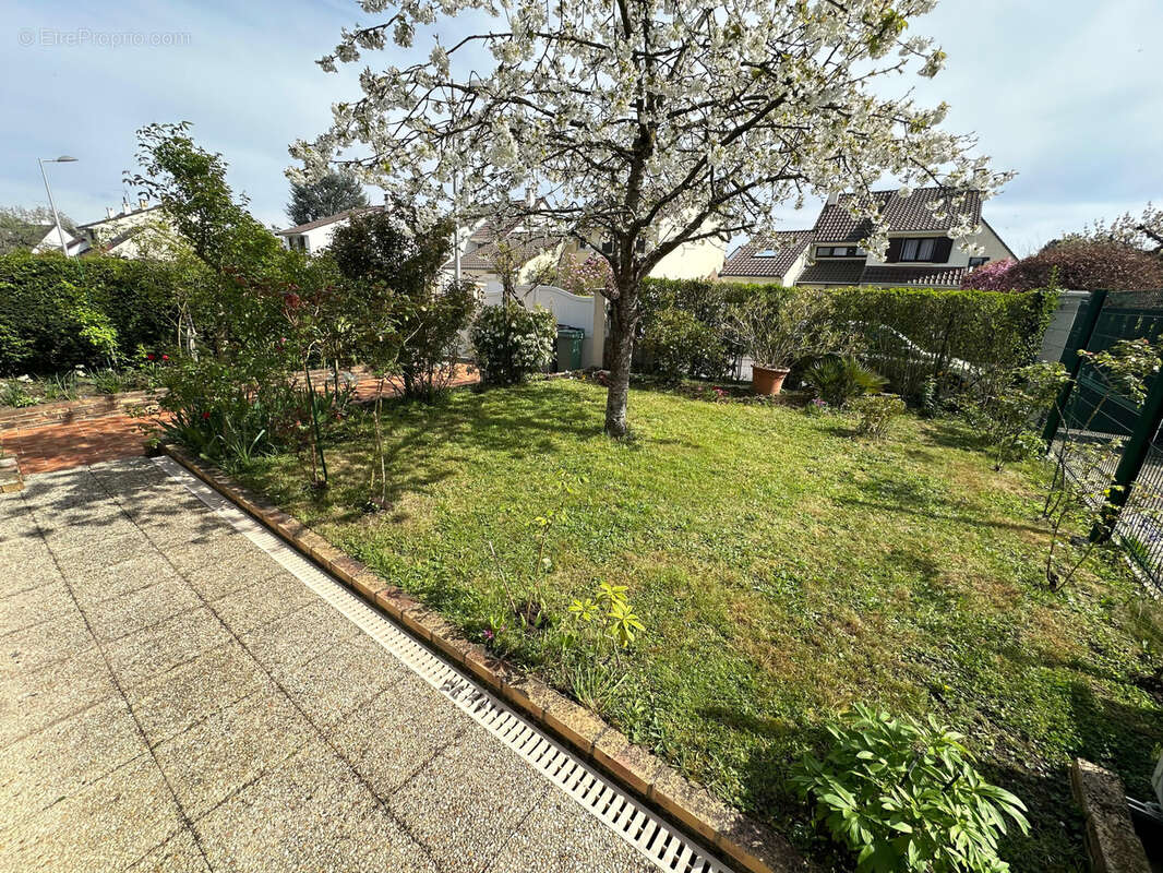 Maison à COURCOURONNES