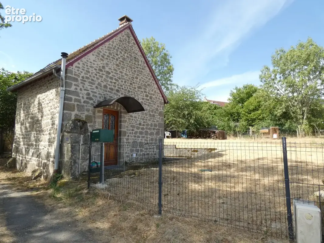 Maison à SAINT-MEDARD-LA-ROCHETTE