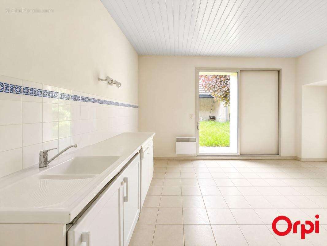 Maison et maison d’amis sur plus de 12 hectares avec étang et cours d’eau – cadre naturel exceptionnel et calme absolu - photo 12