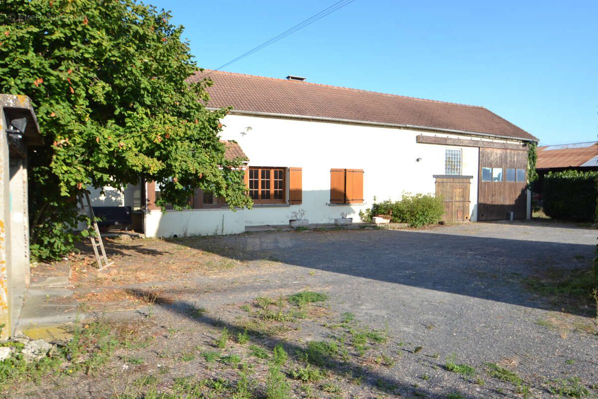 Maison à MONTEIGNET-SUR-L'ANDELOT