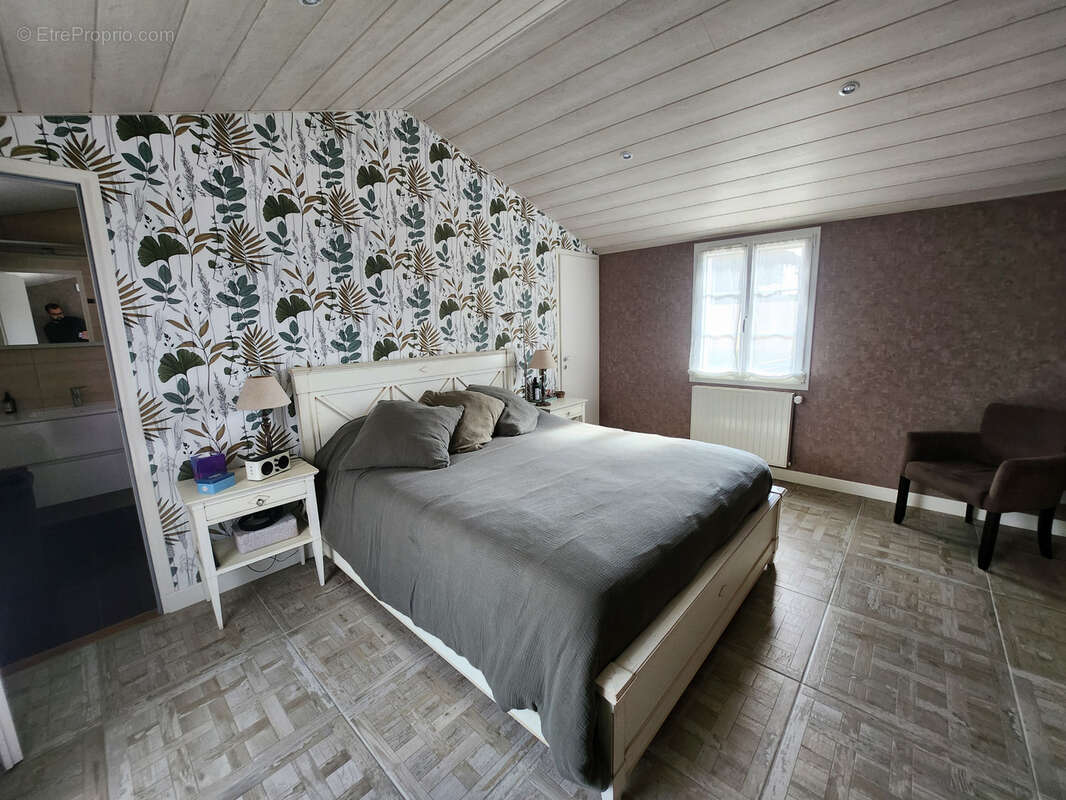 Maison en pierre coup de cœur avec 6 chambres et double garage - photo 12