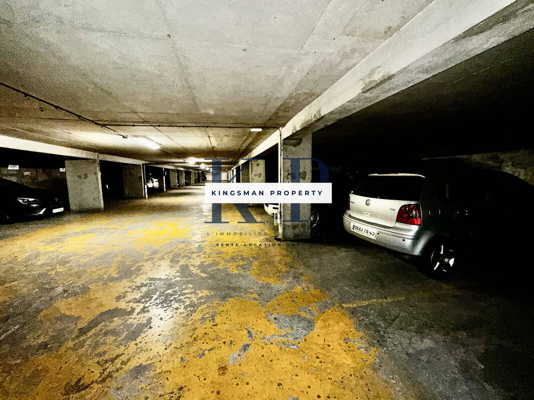 Parking à PARIS-10E
