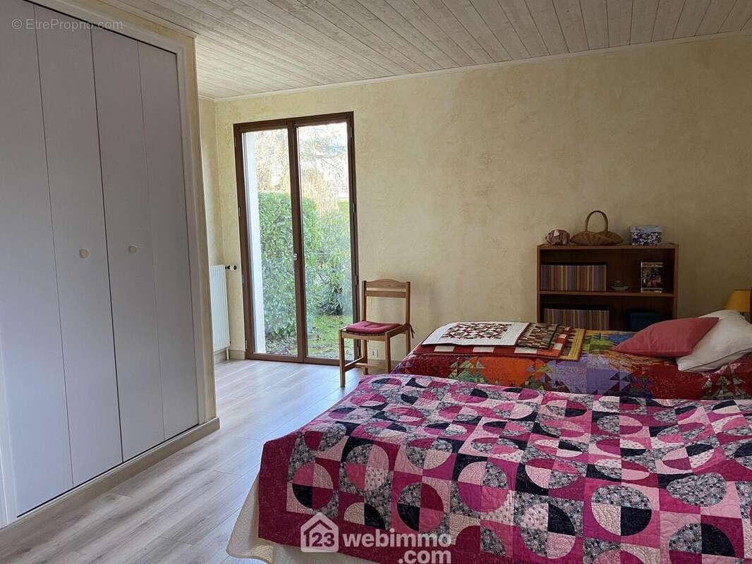 GRANDE CHAMBRE - Maison à LA ROCHE-SUR-YON