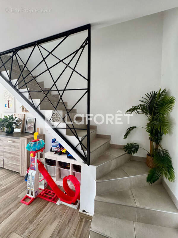 Maison à PEZILLA-LA-RIVIERE