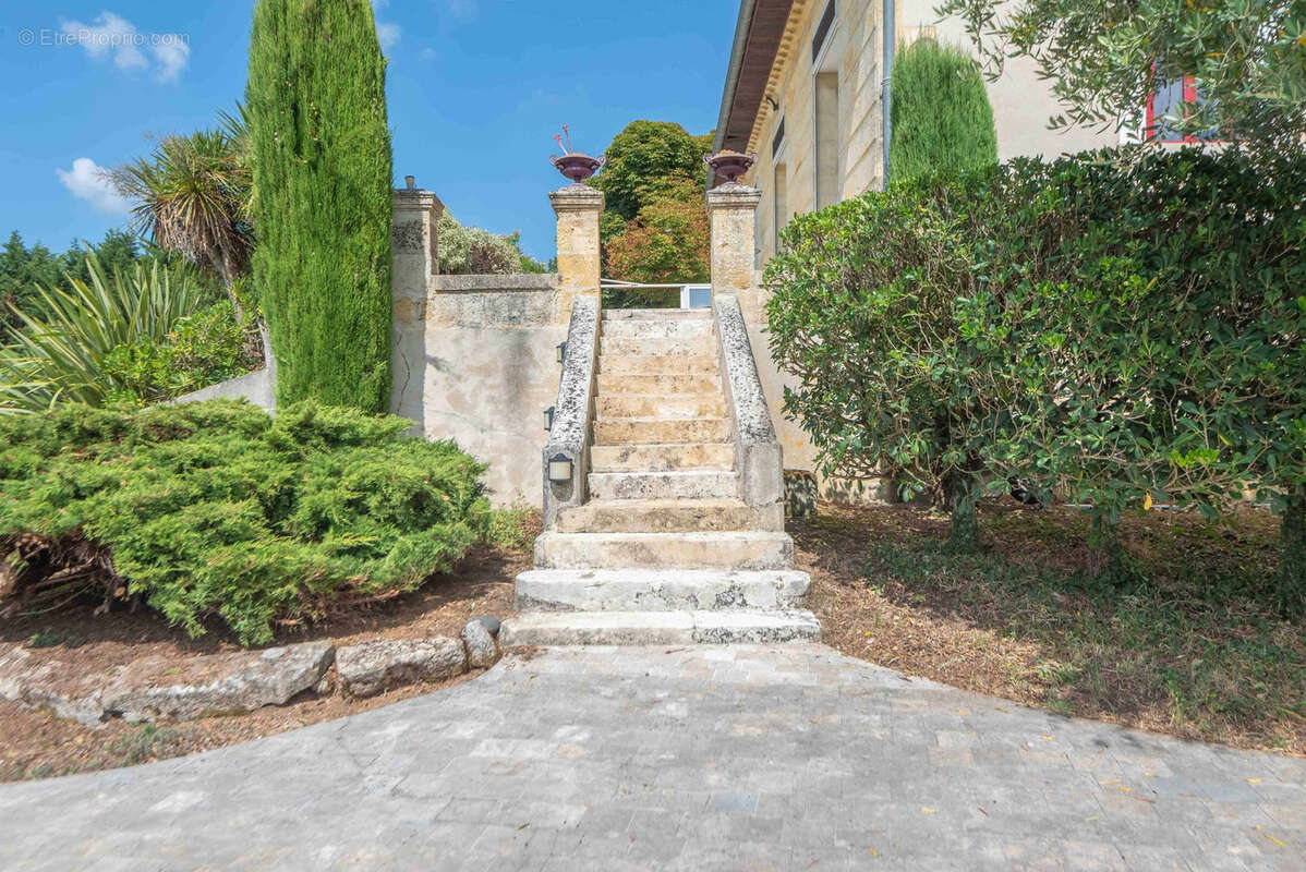 Maison à POMPIGNAC