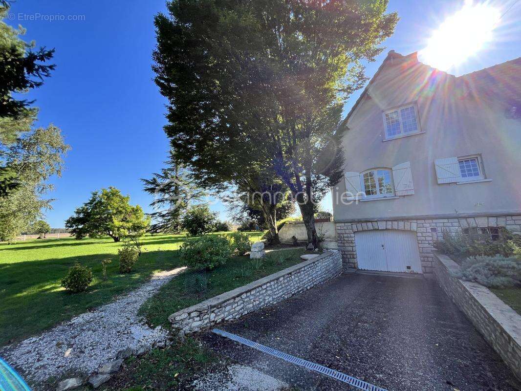 Maison à SAINT-MARTIN-DES-CHAMPS