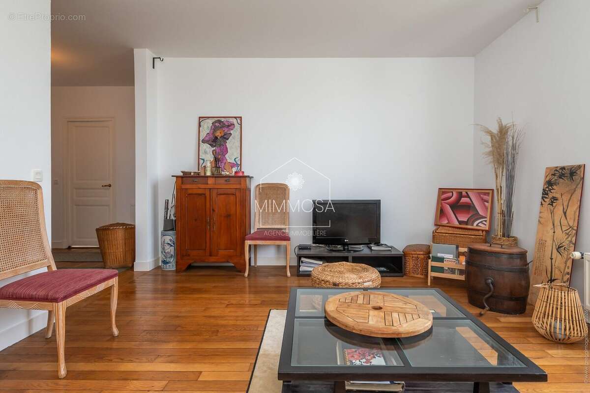 Appartement à LES PAVILLONS-SOUS-BOIS
