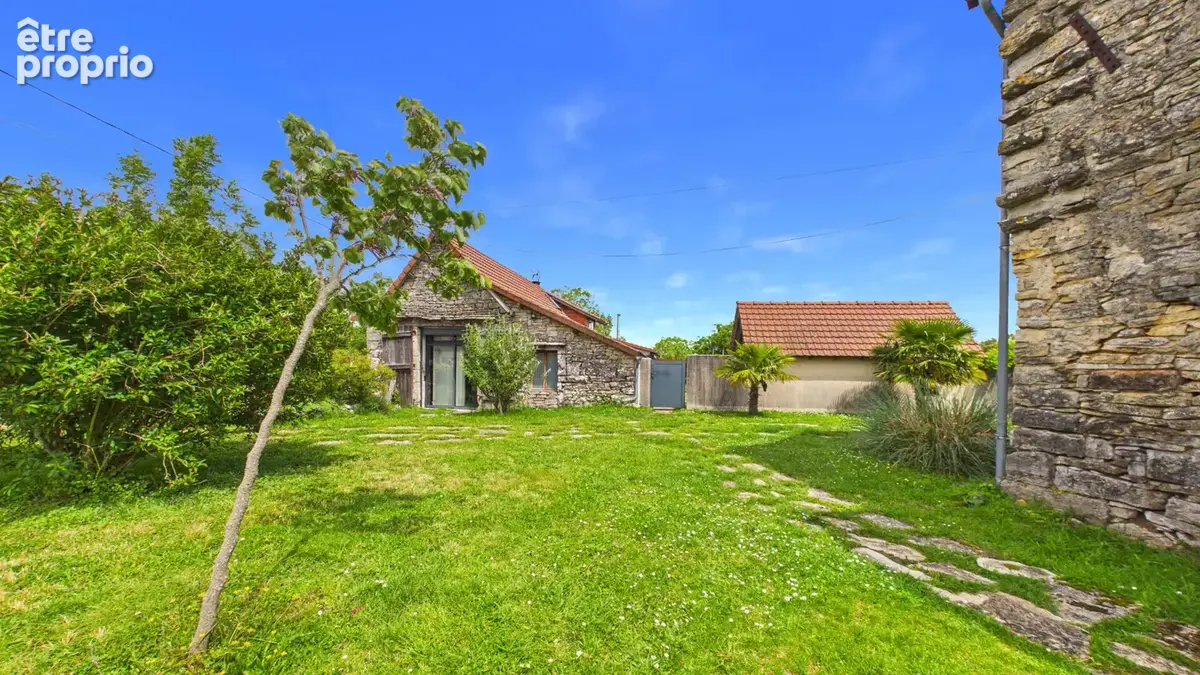 Ensemble immobilier en pierre avec gîte, maison principale, roulottes et piscine près de Cajarc - photo 25
