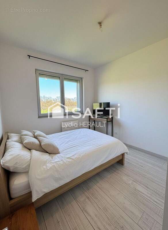 Maison 168 m² à Gondeville  - photo 5