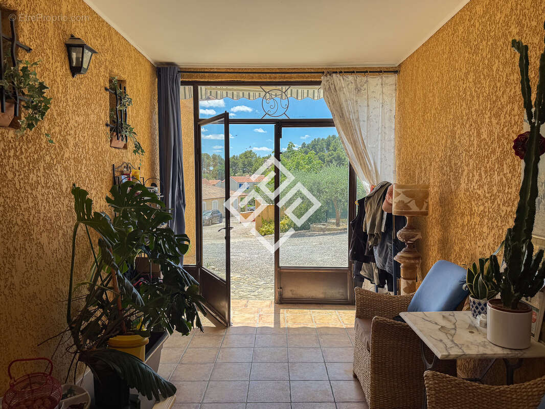 Villa de prestige avec piscine et dépendance. - photo 27