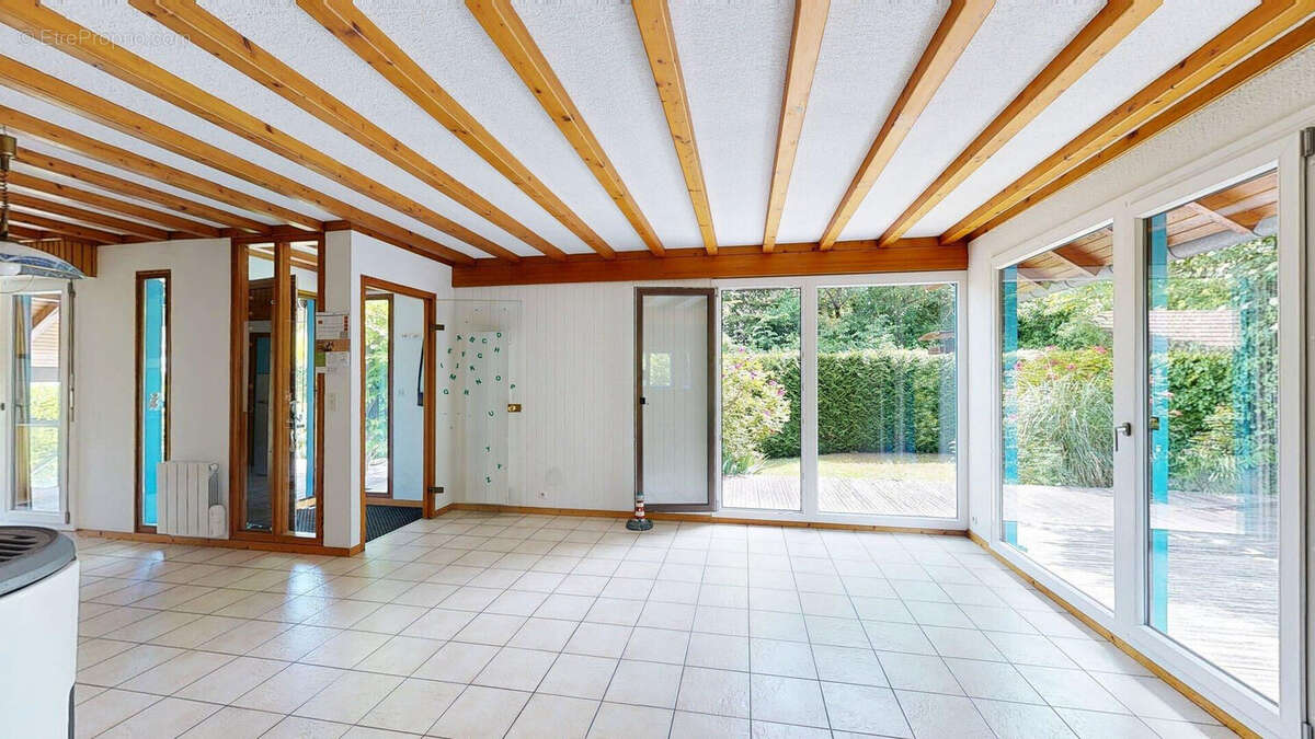 Besançon BREGILLE - Maison T6 avec SOUS-SOL COMPLET sur 595m2 de verdure. - photo 4