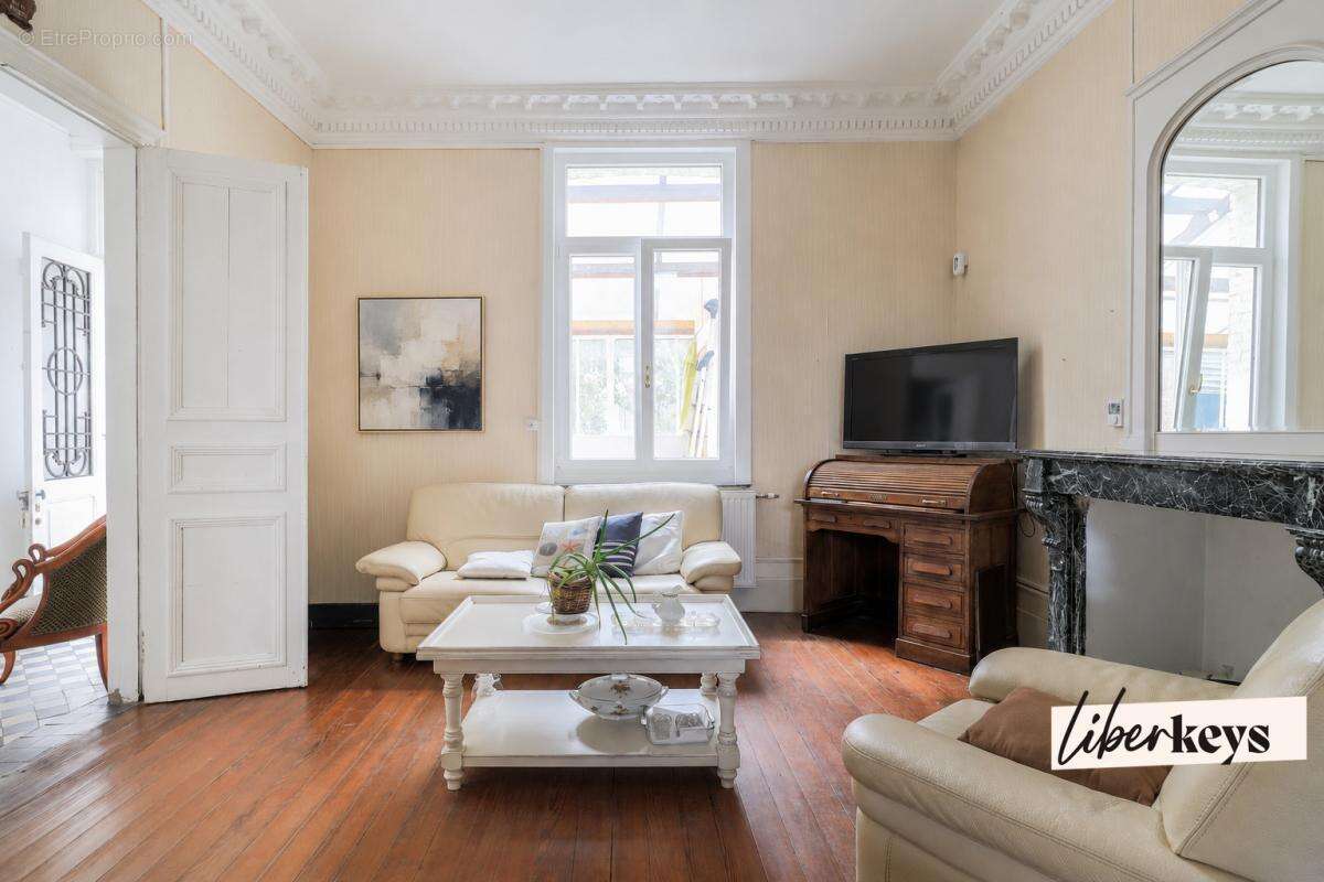 Maison familiale 158 m² – 3 chambres – Grand terrain 1 322 m² – Véranda – Bureau  – Parking – Pommereuil - photo 2
