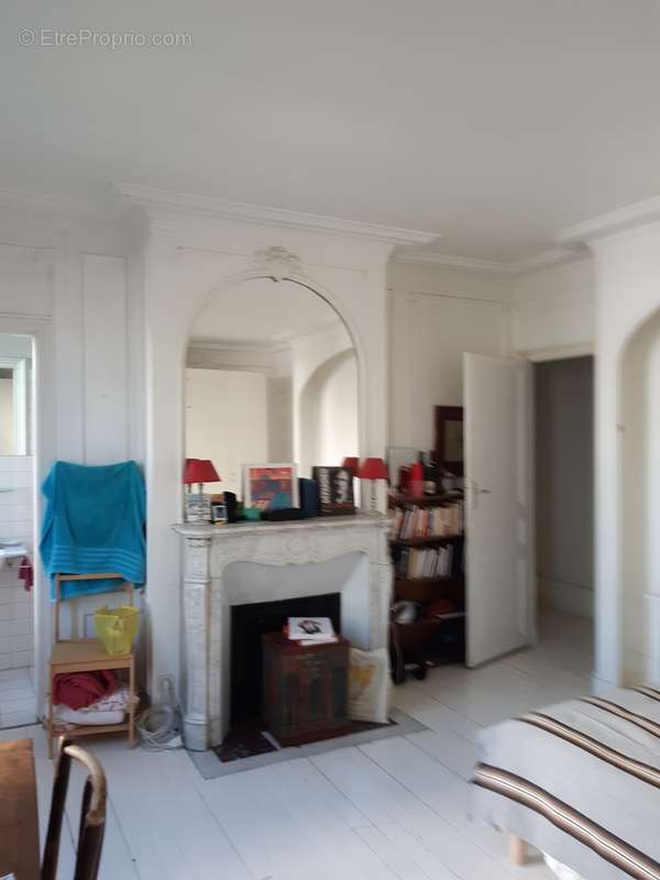 CHAMBRE - 1er étage - Terrain à AUBERVILLIERS