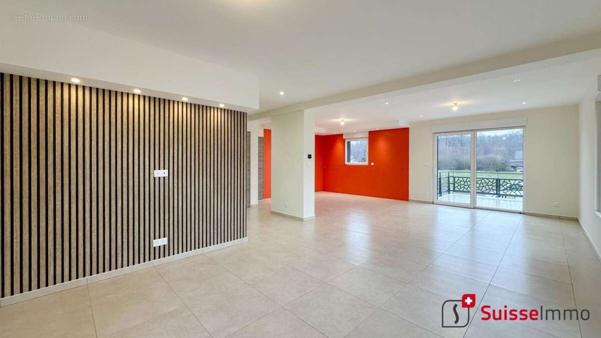 Maison à VOUJEAUCOURT