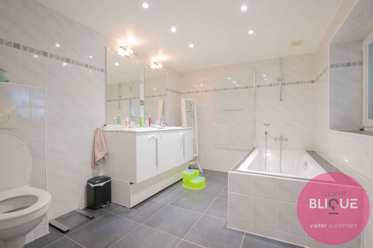 Maison à THEZEY-SAINT-MARTIN