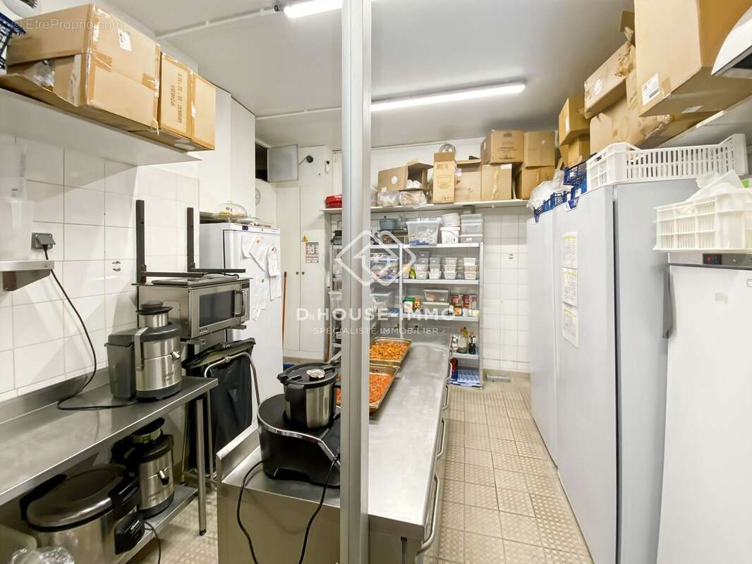 Commerce à PARIS-9E