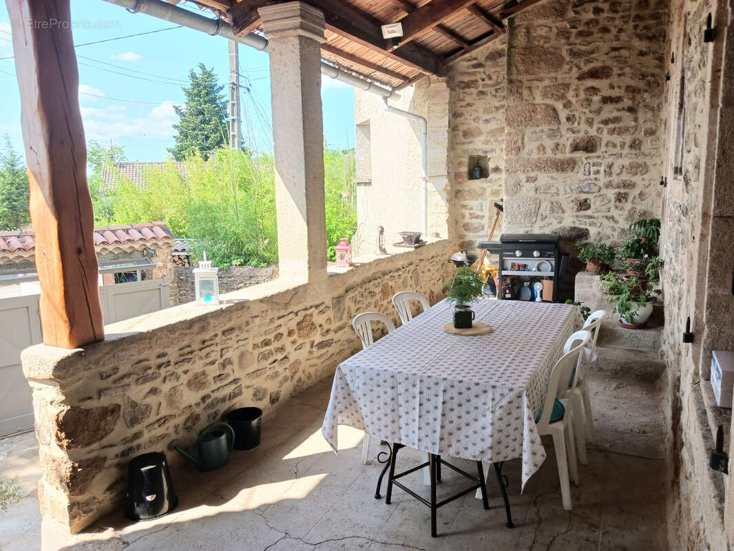 Maison à SAINT-ETIENNE-DE-FONTBELLON