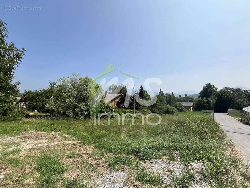 Terrain à CHORGES