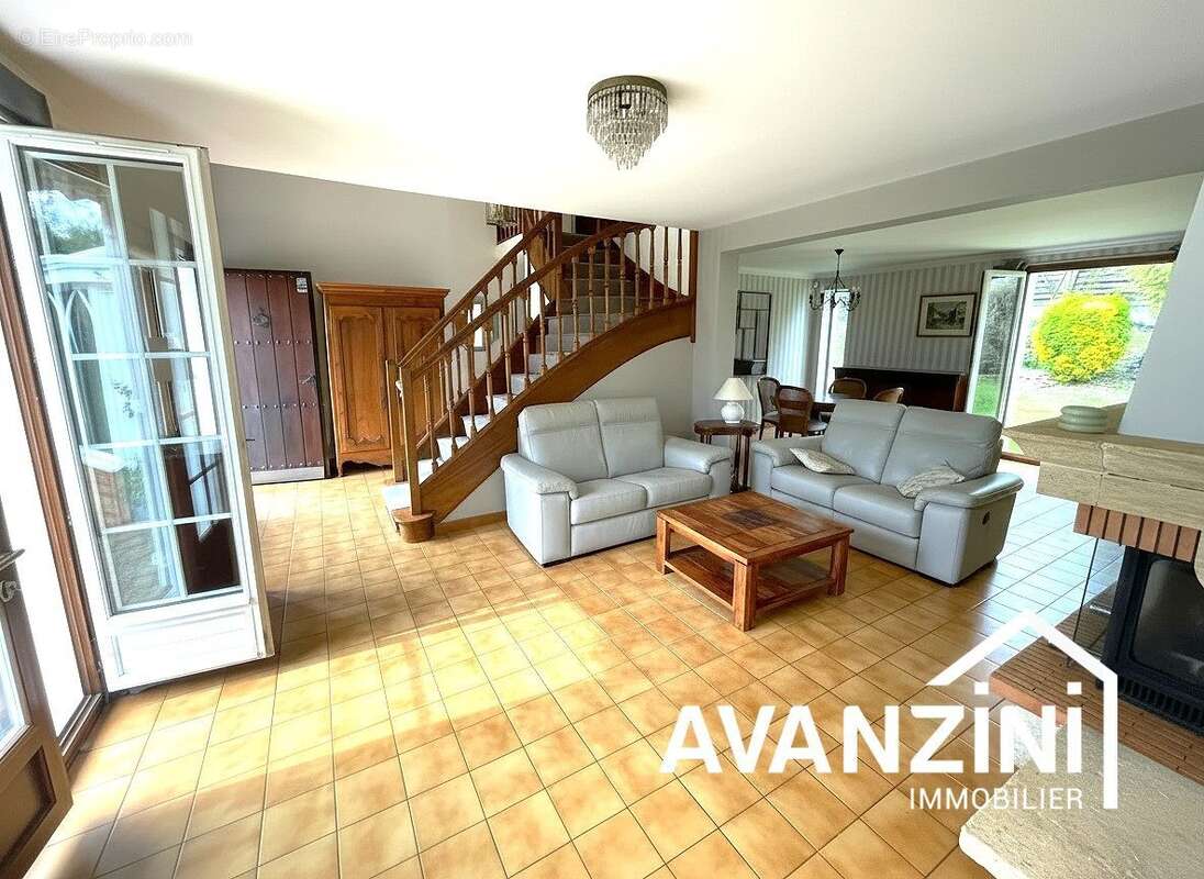 Maison à CRECY-LA-CHAPELLE