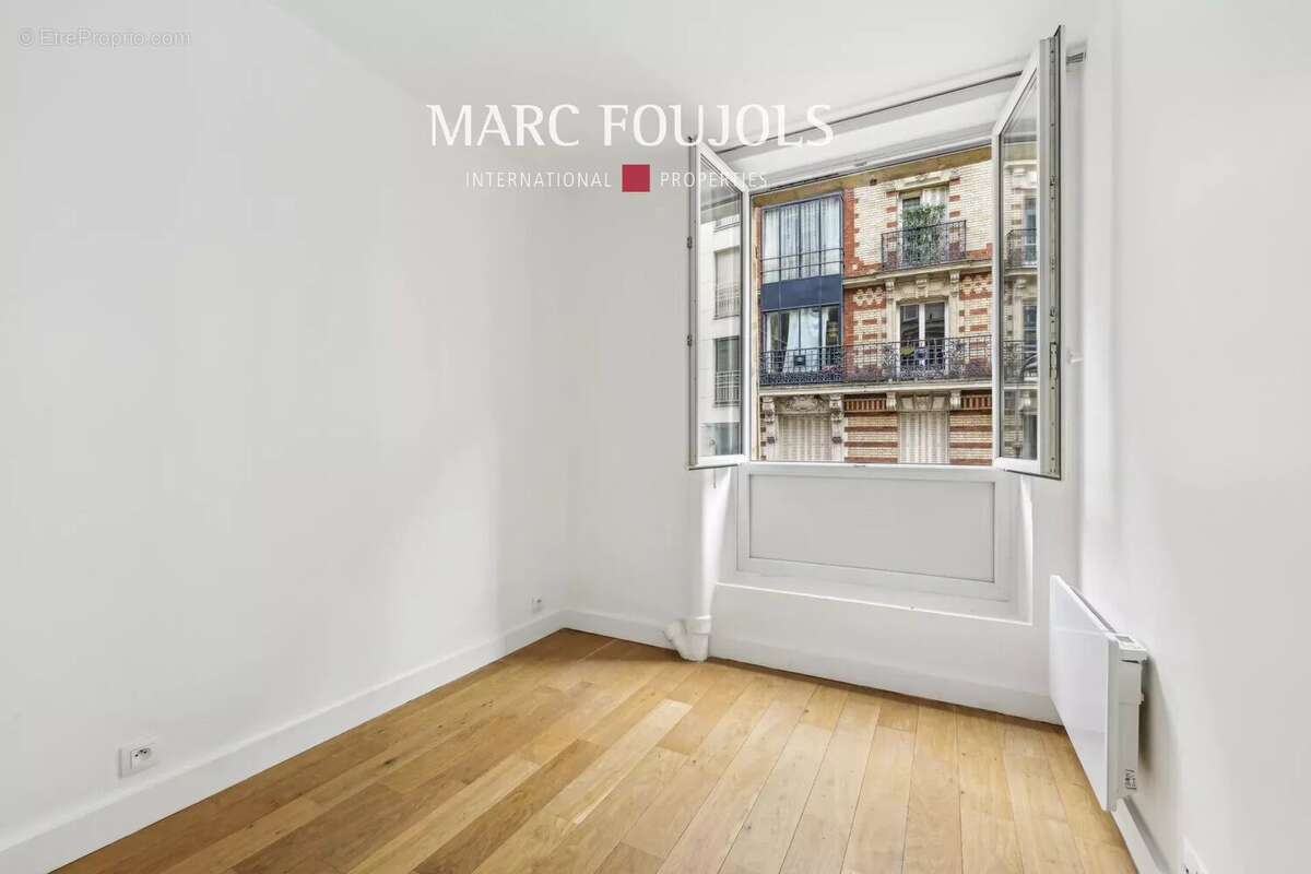 Paris XVI - Auteuil Nord - Appartement 4 pièces en angle rénové - photo 11