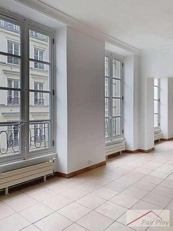Appartement à PARIS-3E