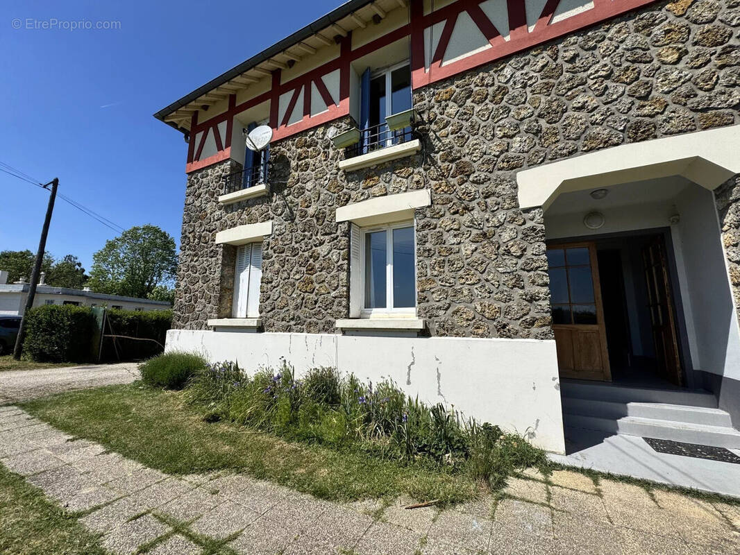 Appartement à SAINT-REMY-L'HONORE