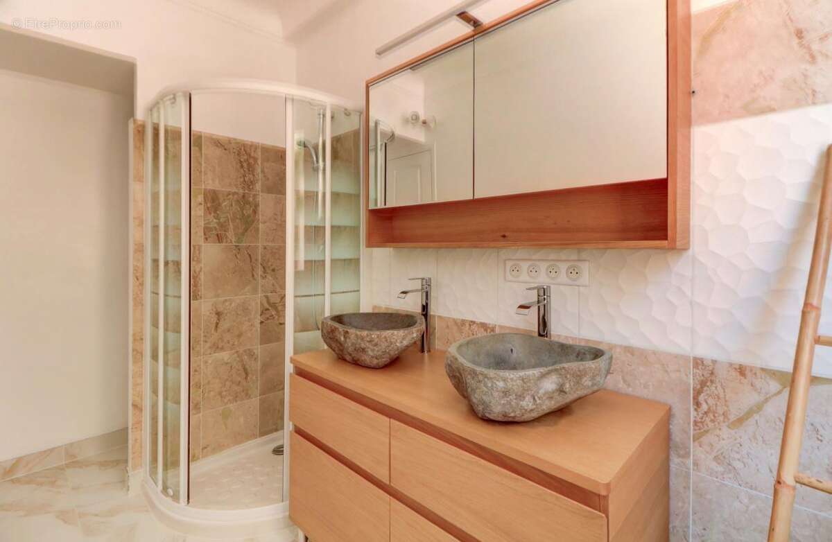 Appartement à ROQUEBRUNE-CAP-MARTIN