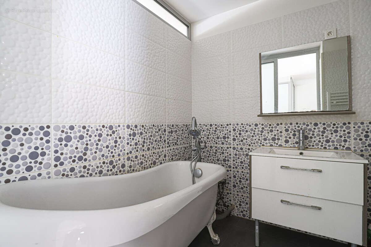 Appartement à MARSEILLE-1E