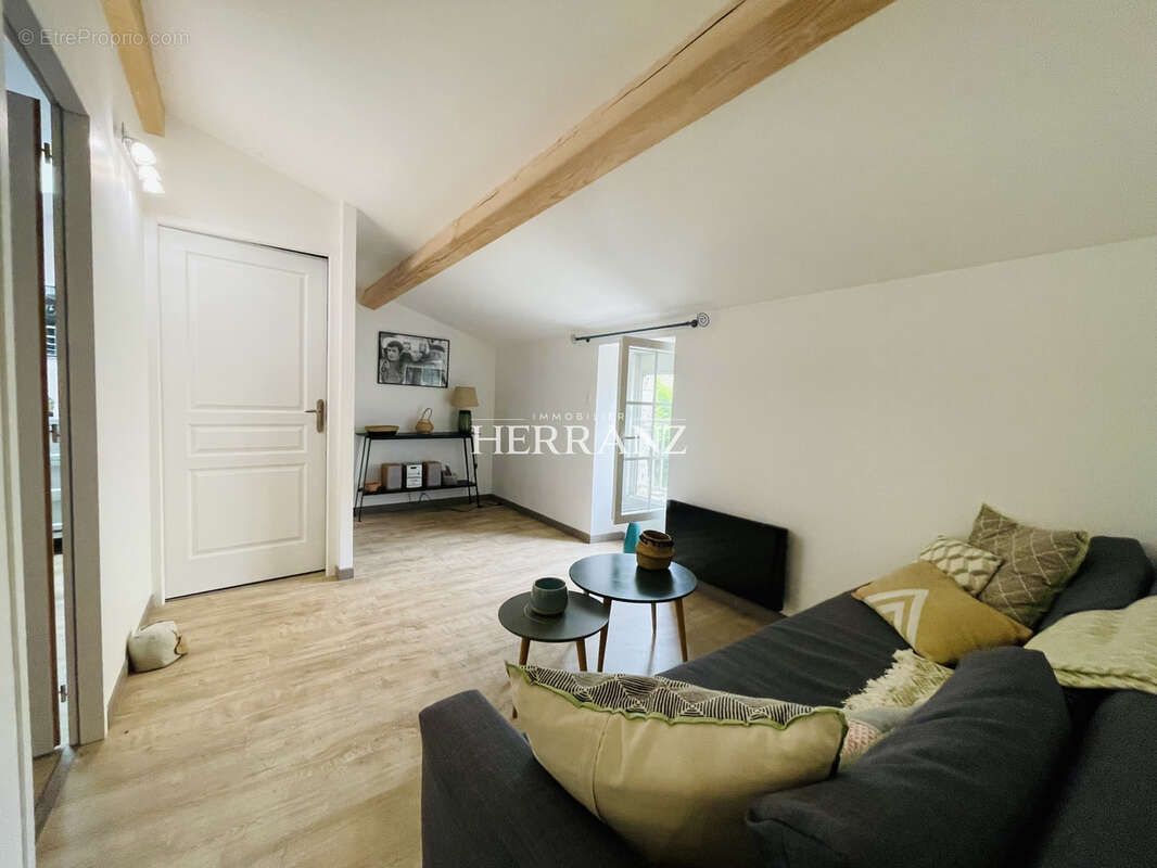 maison de 250m2, Gîte de 100m2, garage de 65m2, piscine, parc de 3200m2 - photo 15